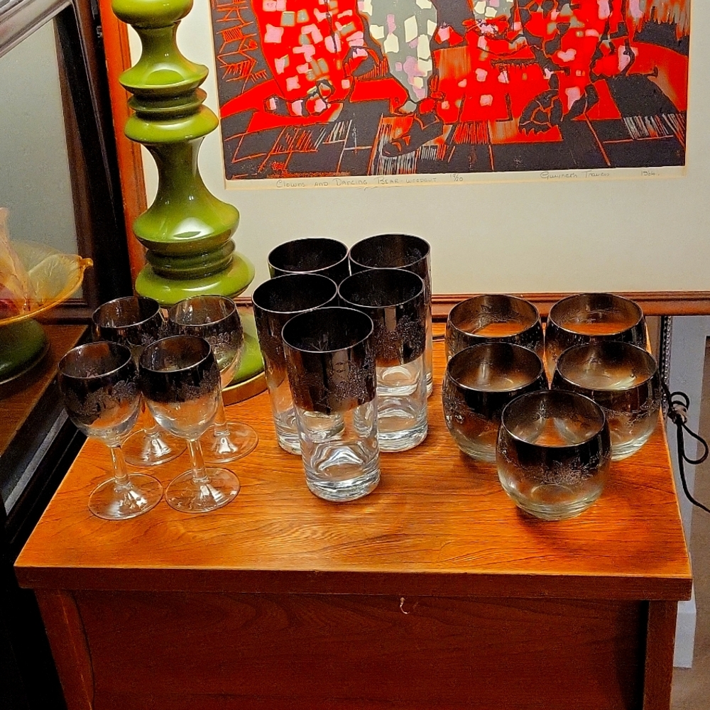 VTG Dorothy Thorpe silver rim glassware